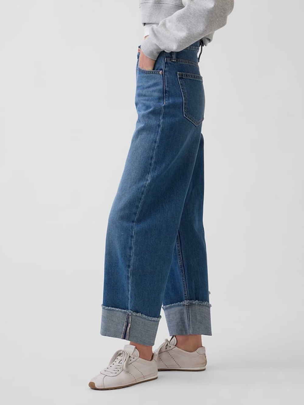 GAP High Rise Cuffed Barrel Jeans in Medium Indigo Wash Fa25 Size 30 26” inseam